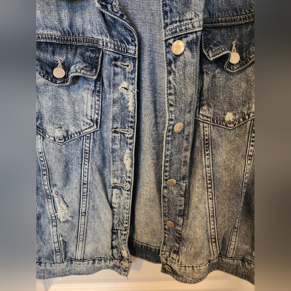 JOE'S Women's Distressed Jean Jacket Size Medium - Picture 3 of 7